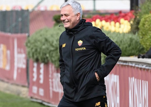 mourinho sorriso trigoria