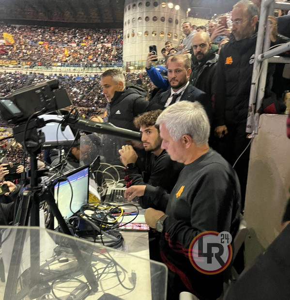 mourinho san siro tribuna