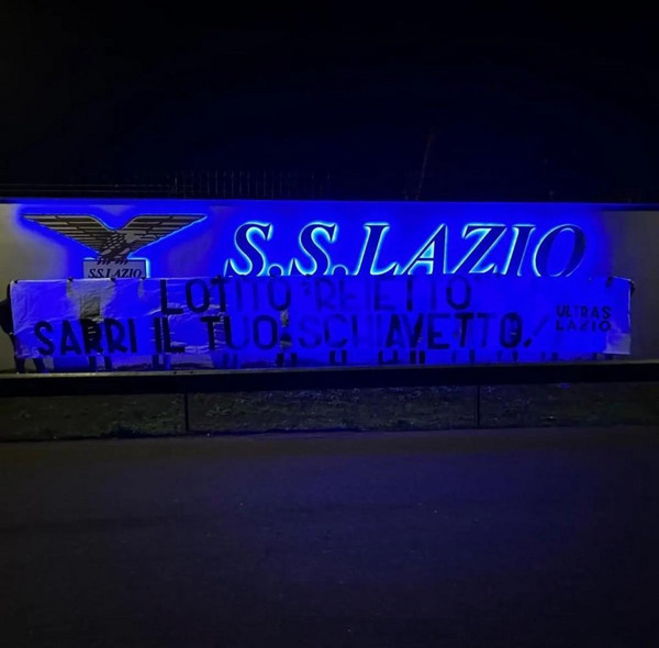 striscione lazio lotito sarri