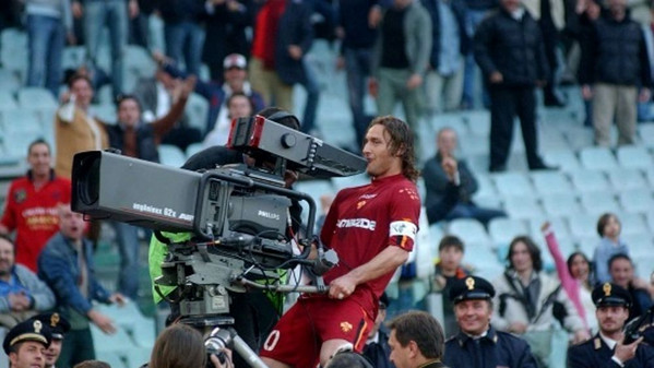 totti derby telecamera bordocampo