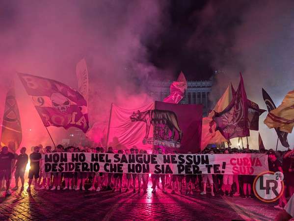 striscione non ho nel sangue compleanno as roma