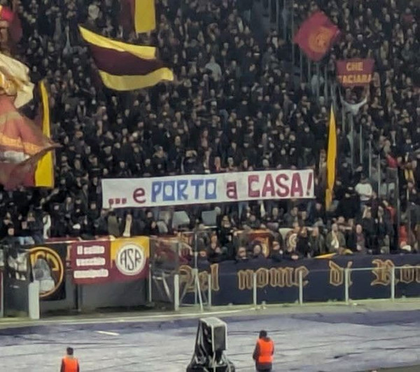Striscione Curva Sud Porto