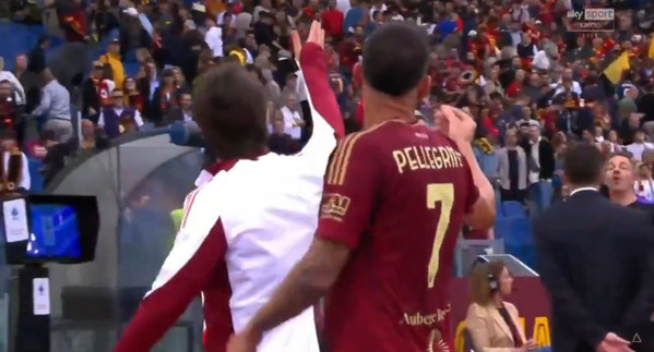 roma-fiorentina dybala pellegrini proteste