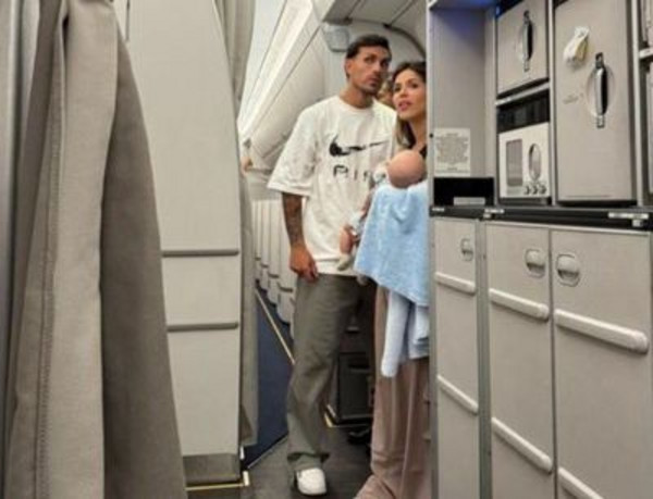 paredes famiglia aereo