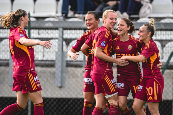 serie a femminile roma-inter squadra esultanza
