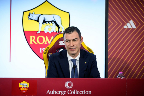 as roma partnership sponsor wizz air michael gandler