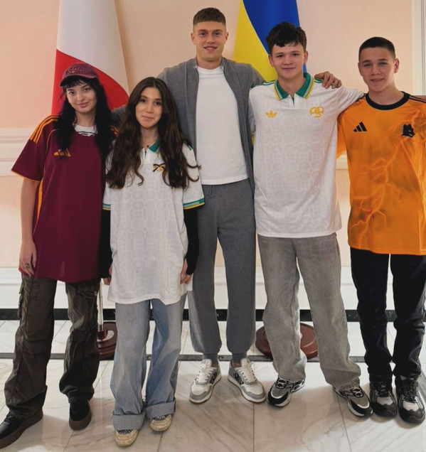 dovbyk incontro bambini ucraini