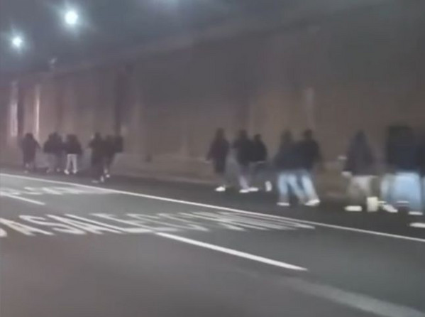 scontri tifosi roma fiorentina a1 bologna