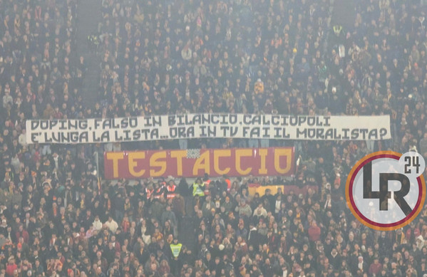roma-juventus striscione chiellini