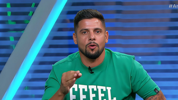 cicinho-crava-maior-lateral-da-historia-da-selecao-brasileira