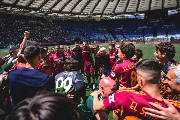 roma-lazio esultanza squadra (2)