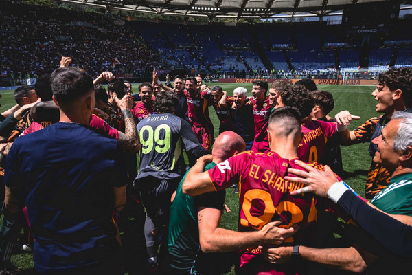 roma-lazio esultanza squadra (4)